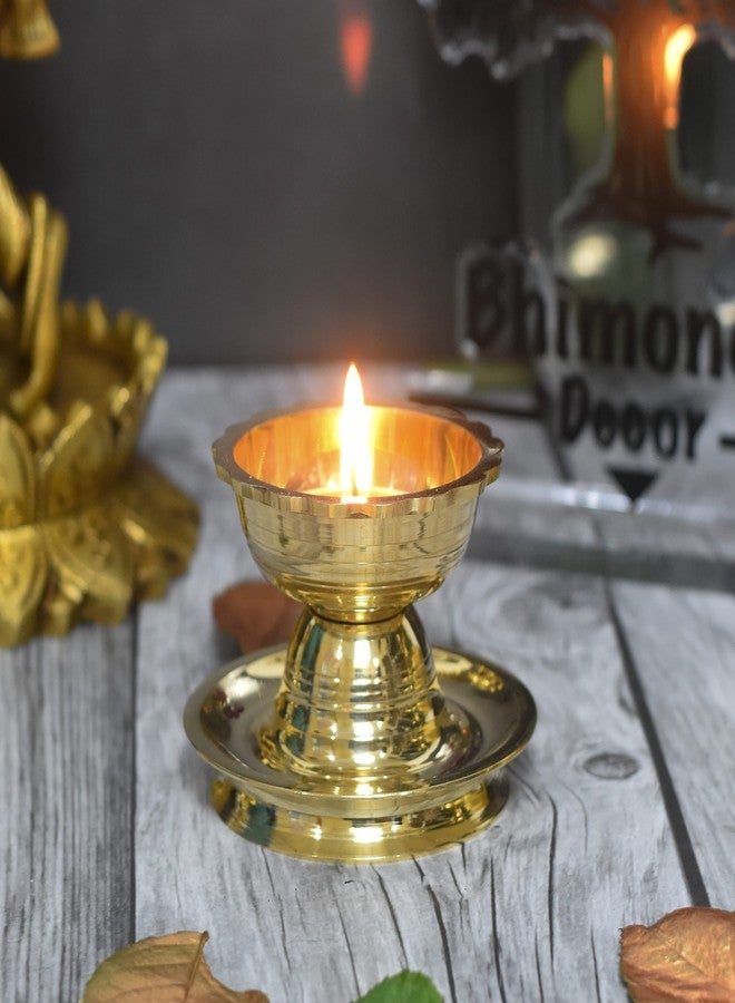 Bhimonee Decor بهيموني ديكور | مصباح ديا أكهاند من النحاس الخالص | صناعة يدوية في الهند | مثالي كهدايا تذكارية للطقوس الدينية | مصباح ديا أنيق للطقوس الدينية | مصابيح ديا مثالية لتزيين المنزل | الأبعاد: 2.5 بوصة | قطعة واحدة - Image 1